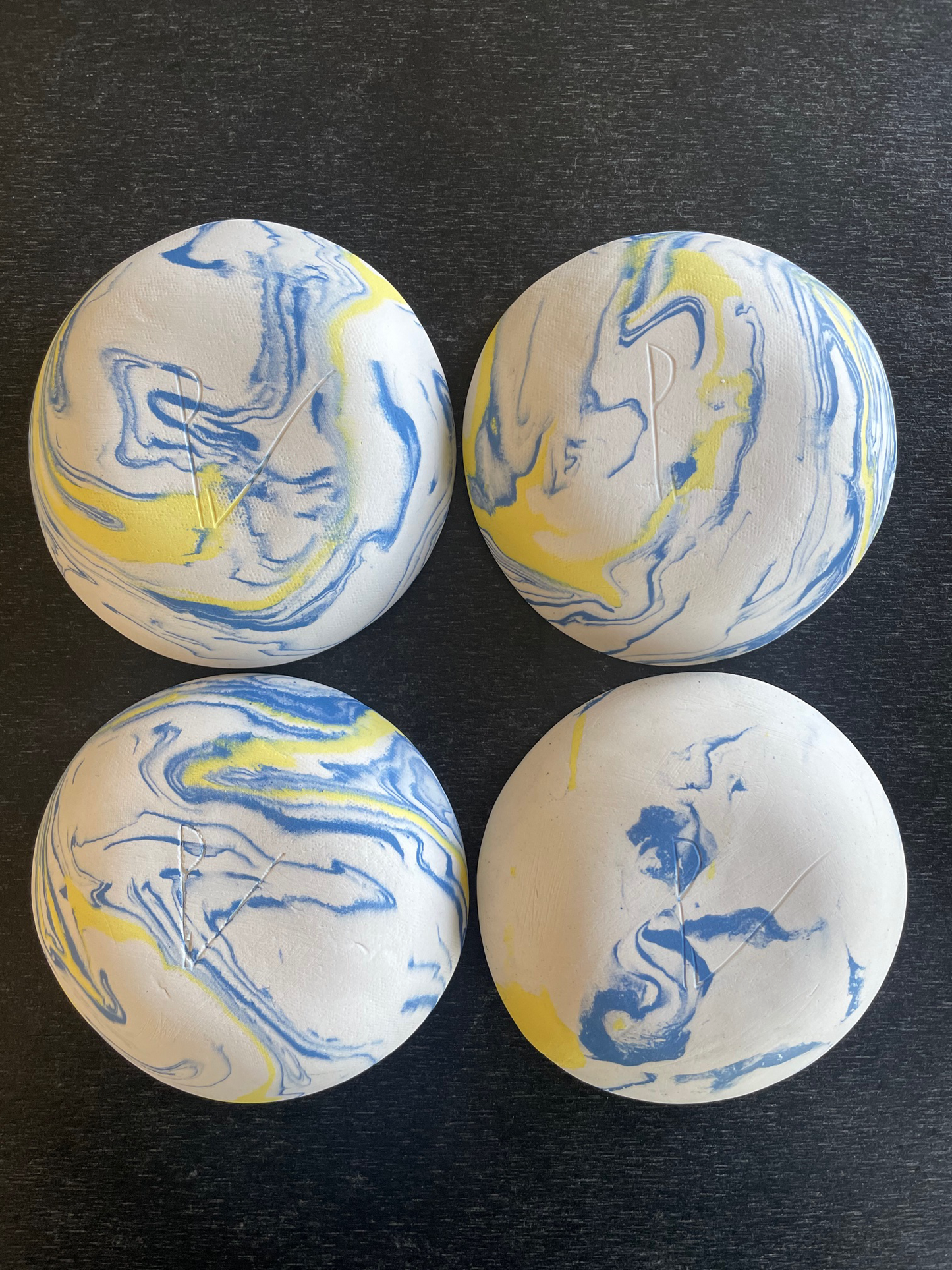 limited edition - set of four marble blue and yellow dishes